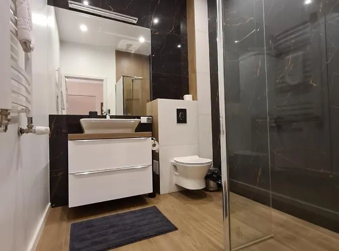 Lux Bristol * ביטום