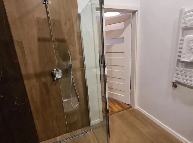 Lux Bristol * ביטום