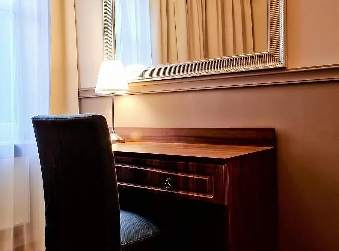 Lux Bristol ביטום